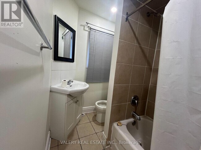 Photo du bâtiment - 1113 Davenport Rd