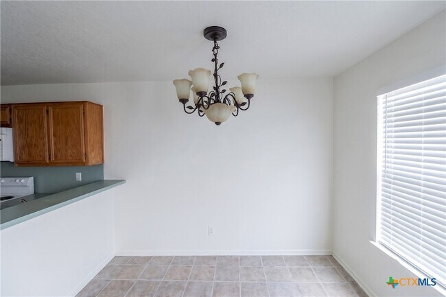 Foto del edificio - 2412 Skylark Cir