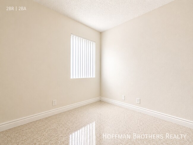 Foto del edificio - 8900 Burnet Ave