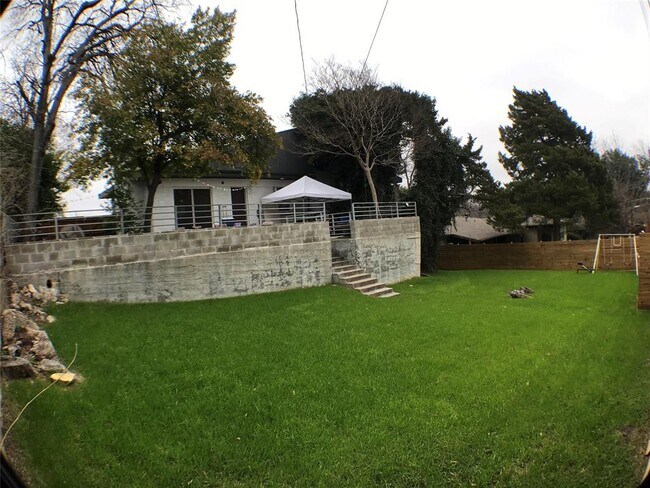 Building Photo - 2512 Delmac Dr
