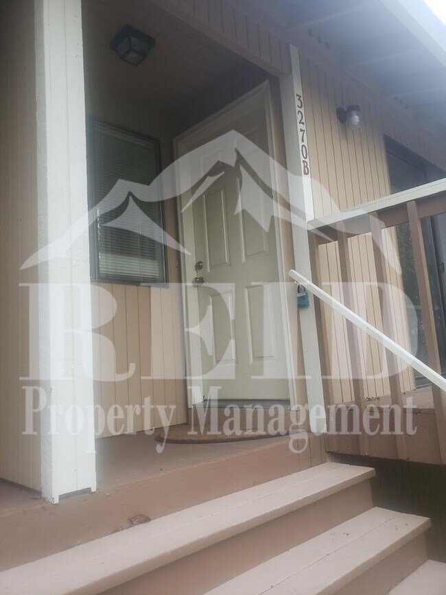 Foto del edificio - CENTRAL PORT ORCHARD - 2 BEDROOM DUPLEX WI...