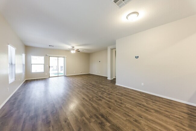 Building Photo - 15266 W Desert Hills Dr