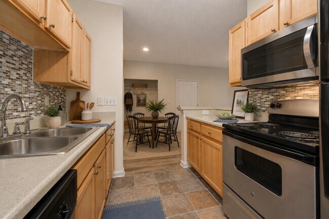 Foto del edificio - Forest Oaks Apartment Homes