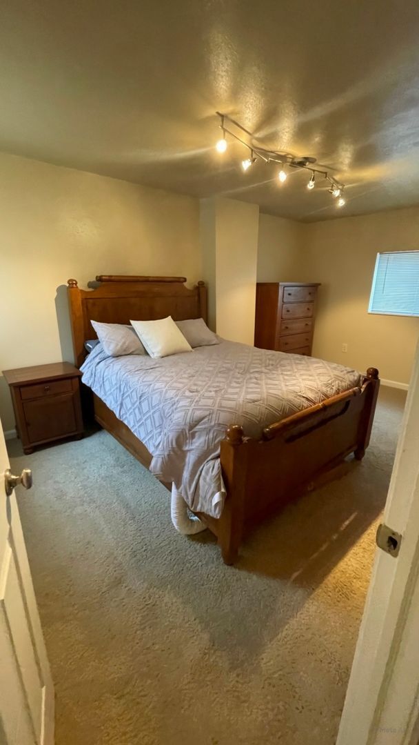 Foto del edificio - 2 Bedroom House with an office for Rent in South Side!
