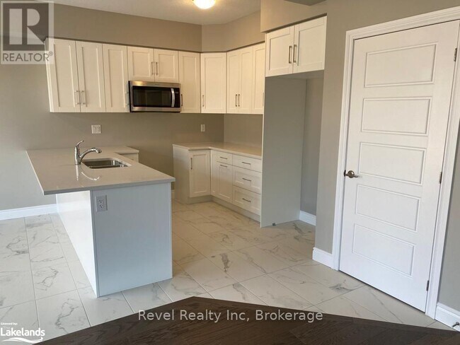 Building Photo - 1050 Wright Dr