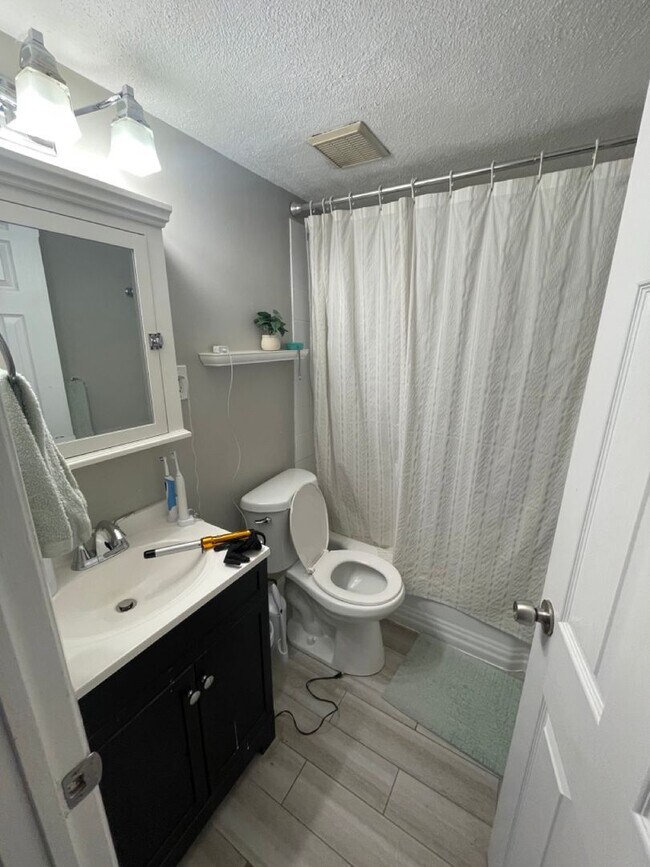 Foto del edificio - SPACIOUS AND BRIGHT BRIGHTON 2 BED W/ DISHWASHER ~ HT/HW INCL