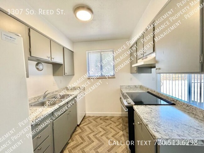Building Photo - Updated Duplex Style in Harvey Park Area w...