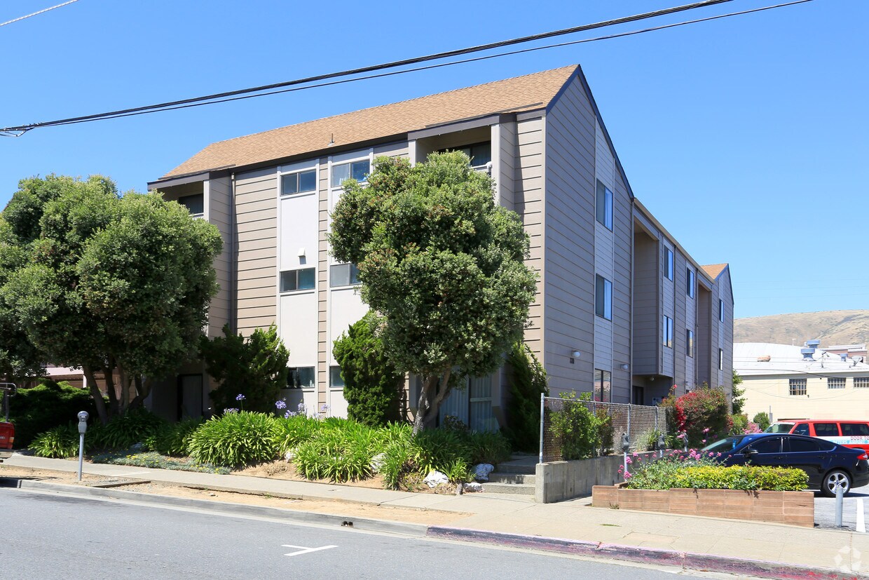 Primary Photo - 330 Baden Ave
