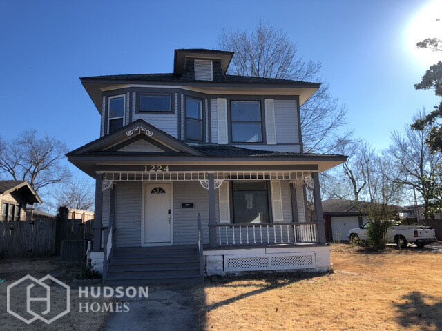 Primary Photo - 1224 E Fairview Ave