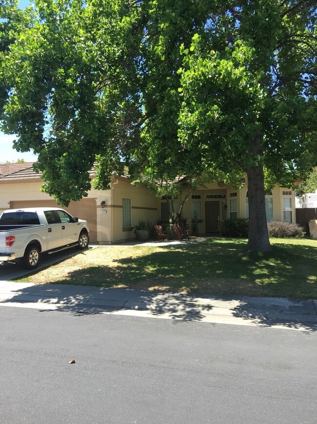 Building Photo - 1525 Chadbury Dr