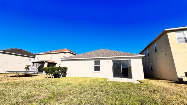 Building Photo - Beautiful Upgraded 4 Bed 2/ Ba House on th...