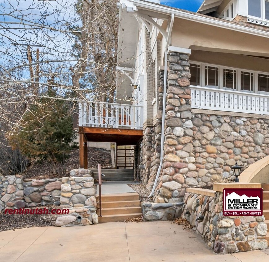 Foto principal - Location, Location, Location!! Yalecrest A...