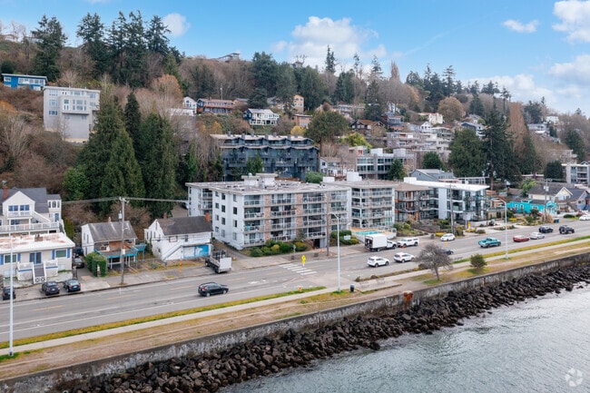 Building Photo - 2108 Alki Ave SW