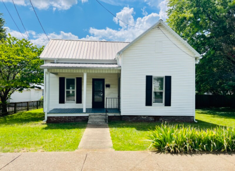 208 S Park Ave, Hohenwald, TN 38462 House Rental in Hohenwald, TN