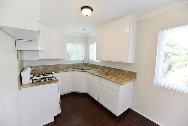 Foto del edificio - 248 Avenida Del Poniente