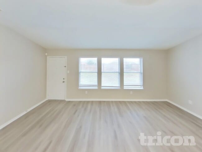 Foto del edificio - 425 Longshore Dr