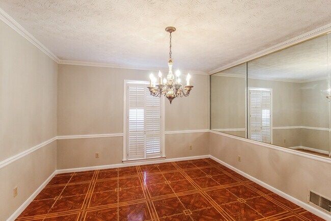 Foto del edificio - 4806 Castlewood Dr SW