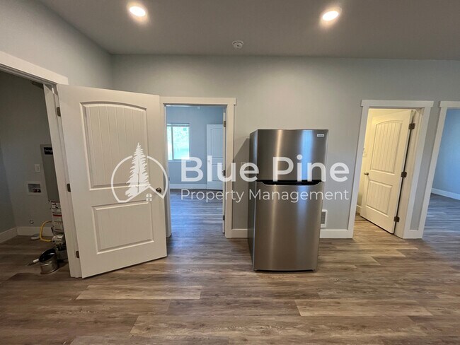 Foto del edificio - 1446 E 17th St