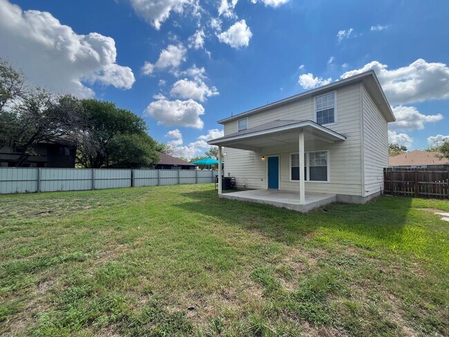 Building Photo - 5202 Fountain Lake Dr