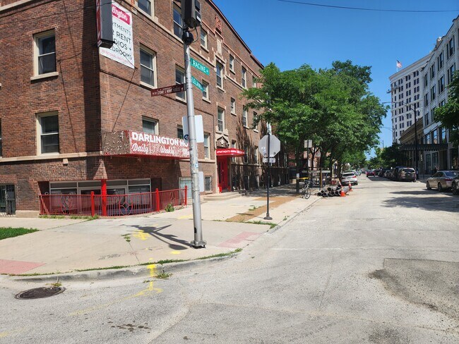 Building Photo - 4700 N Racine Ave