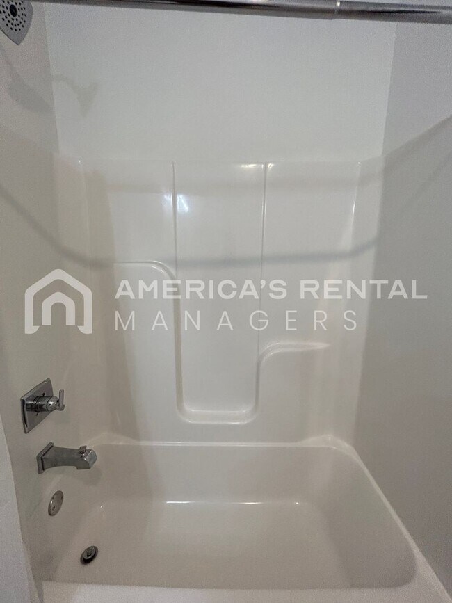 Foto del edificio - Home for Rent in Vestavia Hills, AL!!! Available to View Now!