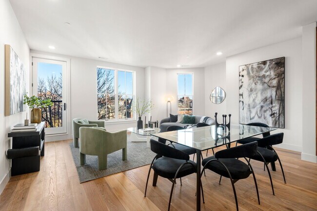 Foto del edificio - 566 Columbus Ave