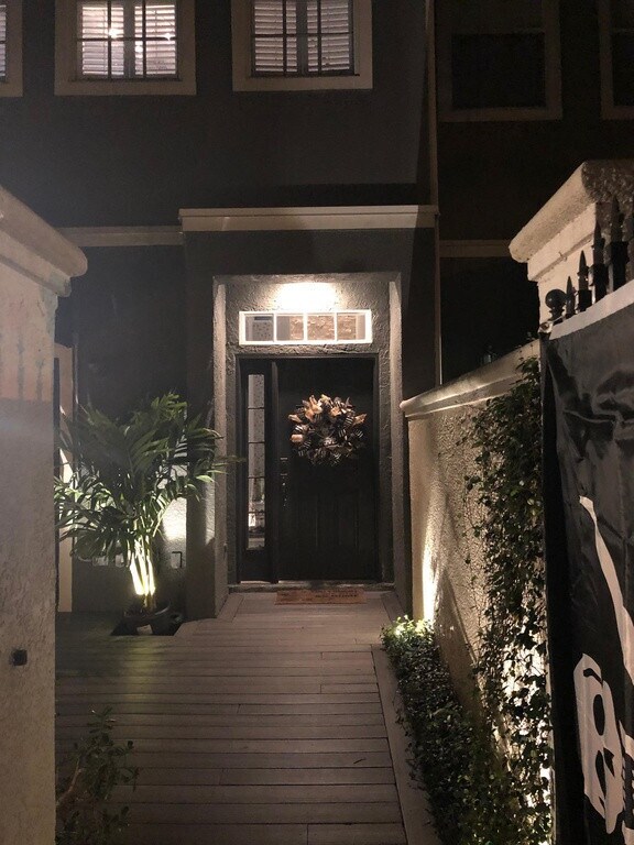Foto del edificio - COMING SOON! 3/2.5 in luxury neighborhood....