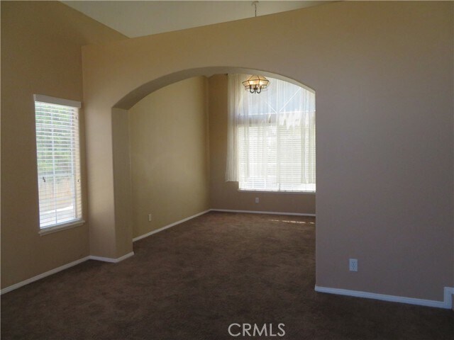 Building Photo - 2112 Siskiyou Ln