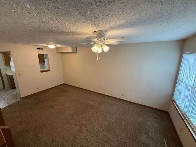 Foto del edificio - 2458 Sycamore Ln