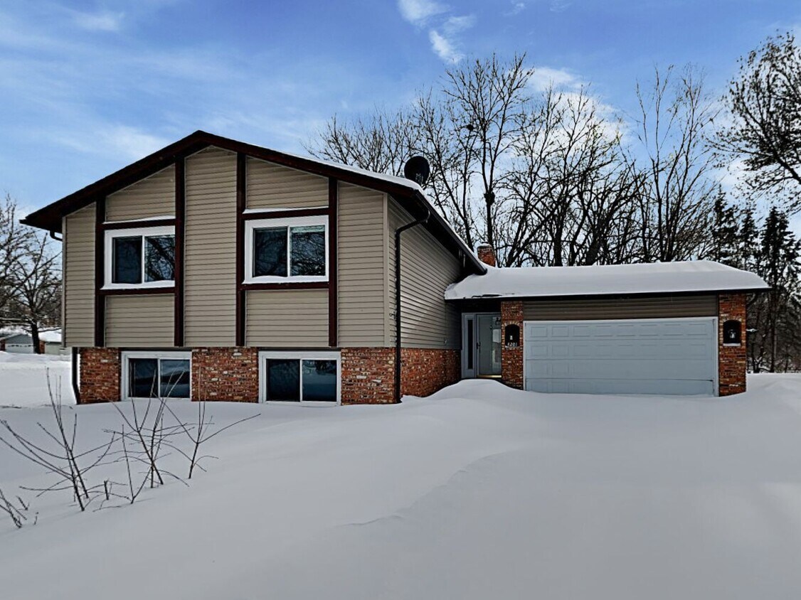 8202 Kentucky Ave N, Brooklyn Park, MN 55445 House Rental in Brooklyn Park, MN