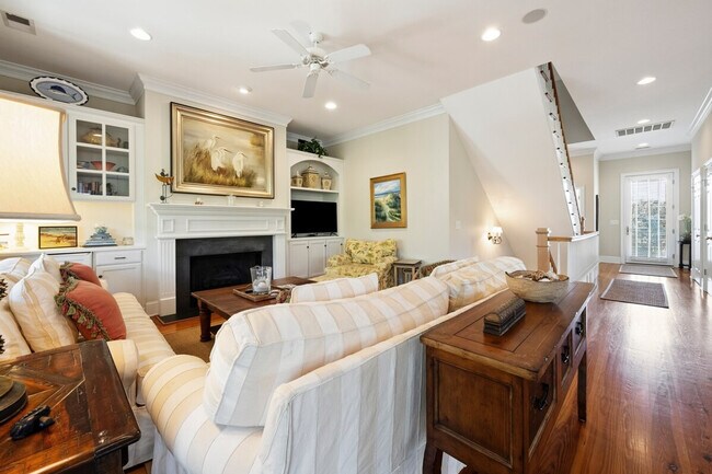 Building Photo - 190 Whiting Ln