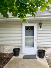 Building Photo - 6205 S Creekside Dr