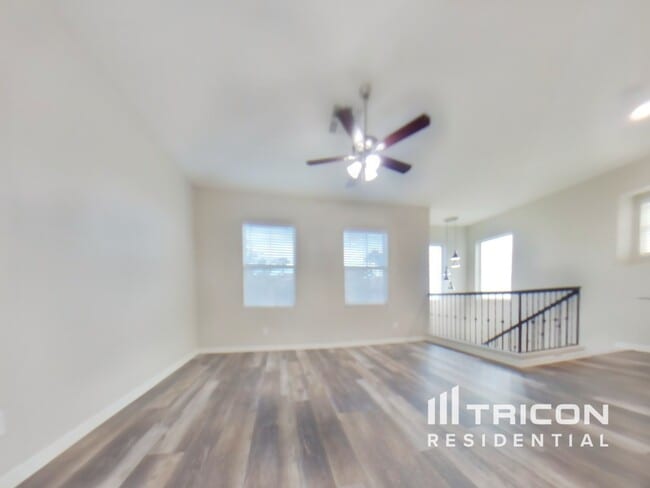 Building Photo - 156 W Tremaine Ct