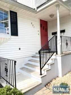 Building Photo - 221 Randolph Ave