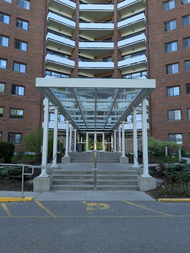 Building Photo - 20 Chesterton Dr