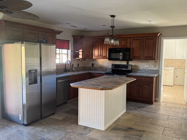 Foto del edificio - 4 Bed 2.5 Bath Home for Rent