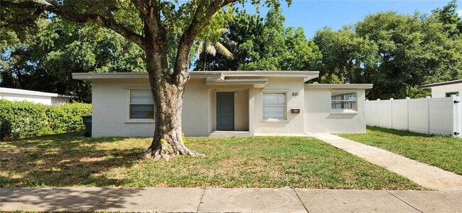 Building Photo - 830 NE 143rd St