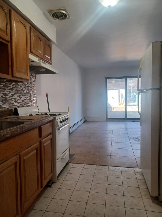 Primary Photo - 156-14-156-78 78th St