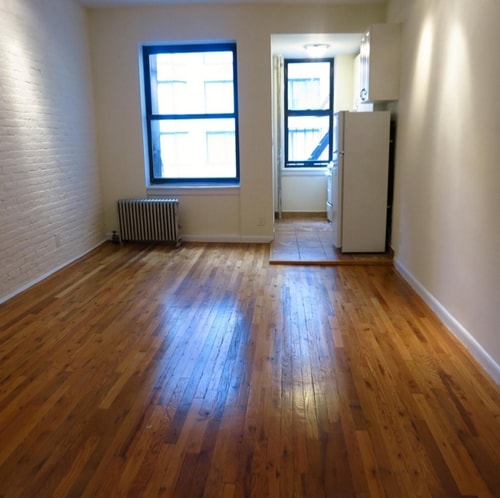 Primary Photo - 404 E 78th St