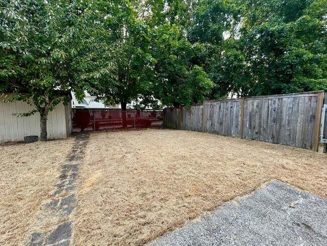 Building Photo - 509-511 SE 110th Ave