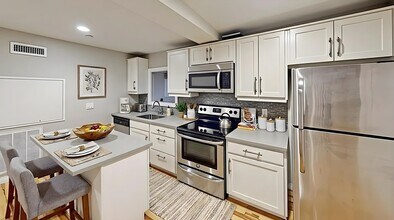 Building Photo - 9 Anderson St