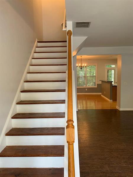 Building Photo - 215 Galecrest Dr