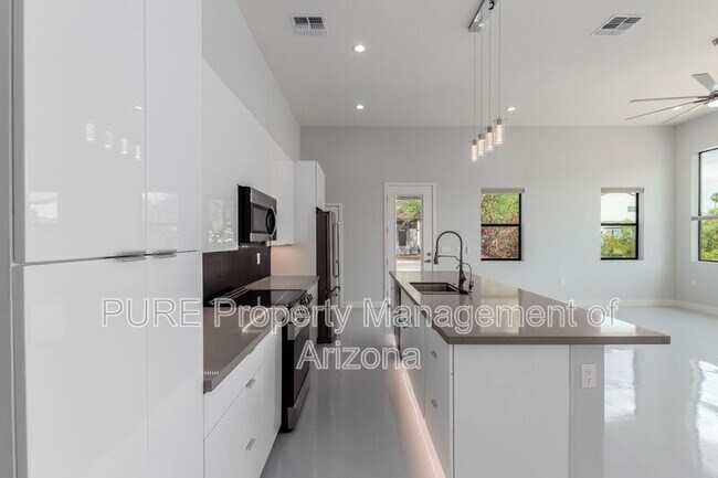 Foto del edificio - 4501 E Campbell Ave