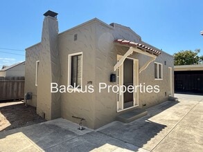 Building Photo - 247 Geil St