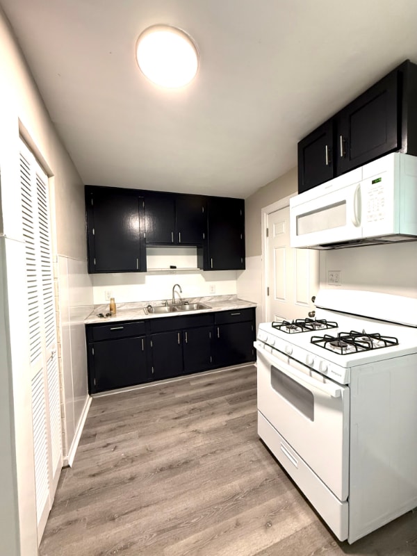 Building Photo - 3015 Clay