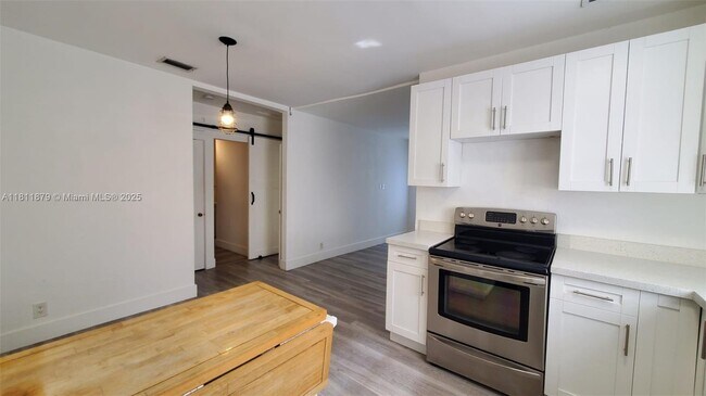 Foto del edificio - 275 NW 46th St