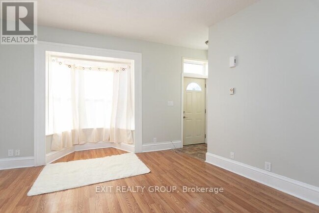 Photo du bâtiment - 56 Moira St W