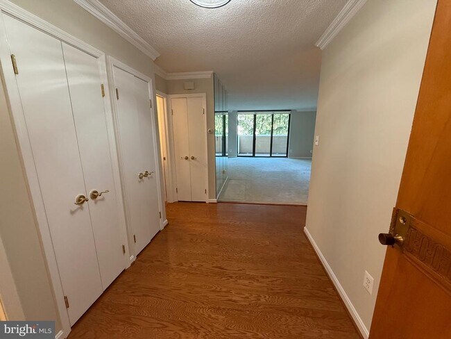 Foto del edificio - 1101 S Arlington Ridge Rd