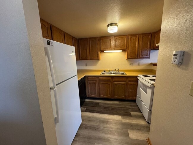 Building Photo - 761 W 24th St