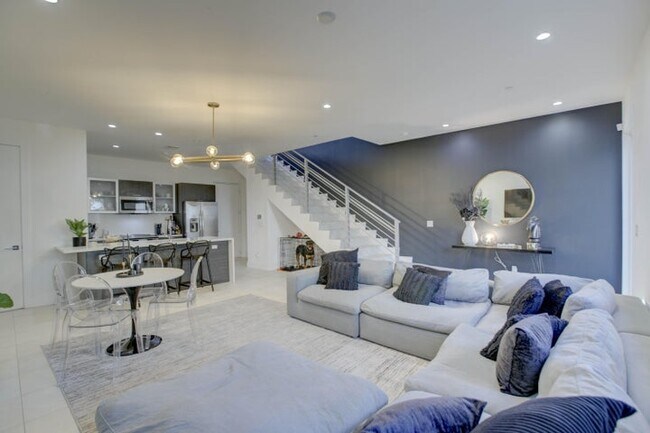 Building Photo - 1045 NE 18th Ave